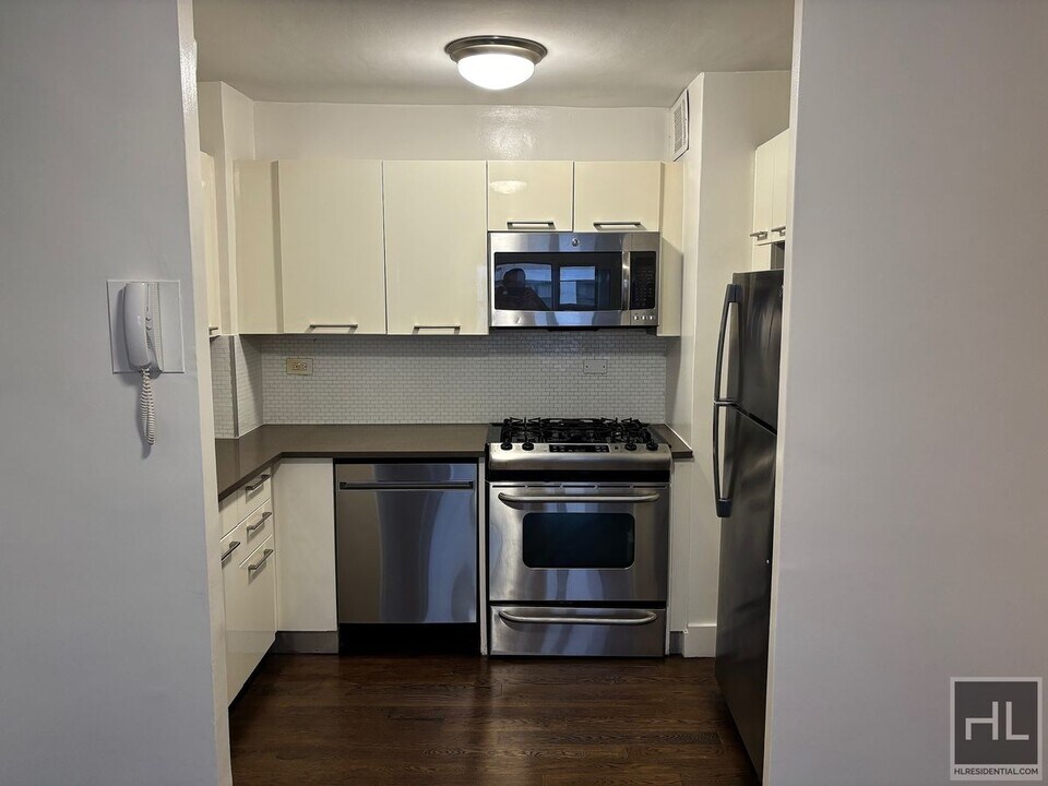 EAST 63 STREET in New York, NY - Building Photo