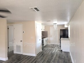 8942 Temple Terrace Hwy in Tampa, FL - Building Photo - Building Photo