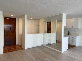 5900 Canterbury Dr, Unit A123 in Culver City, CA - Building Photo