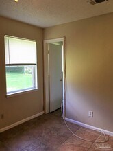 1028 Woodbury Pl in Gonzalez, FL - Building Photo - Building Photo