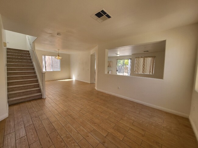 180 Hickory Heights Ave in Las Vegas, NV - Building Photo - Building Photo