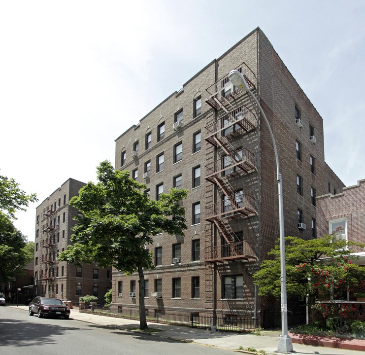 1530 E 19th St in Brooklyn, NY - Foto de edificio