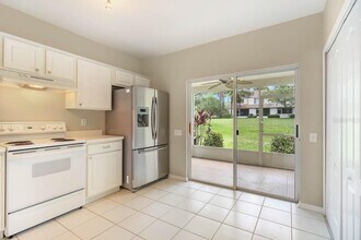 2403 Lake Woodberry Cir in Brandon, FL - Building Photo - Building Photo