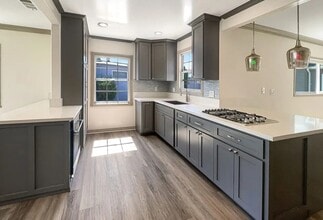 734 W 139th St in Gardena, CA - Foto de edificio - Building Photo