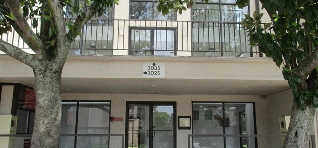 3025 Walnut Bend Ln in Houston, TX - Building Photo - Building Photo