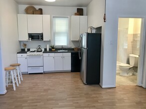 1701 W Altgeld St, Unit 1Rear in Chicago, IL - Building Photo - Building Photo