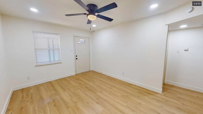 614 W Heard St, Unit 1 in Cleburne, TX - Building Photo - Building Photo