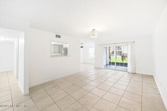 4329 Plaza Gate Ln S, Unit 101 in Jacksonville, FL - Building Photo - Building Photo
