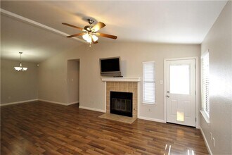 13001 Steeple-Chase Dr in Austin, TX - Building Photo - Building Photo