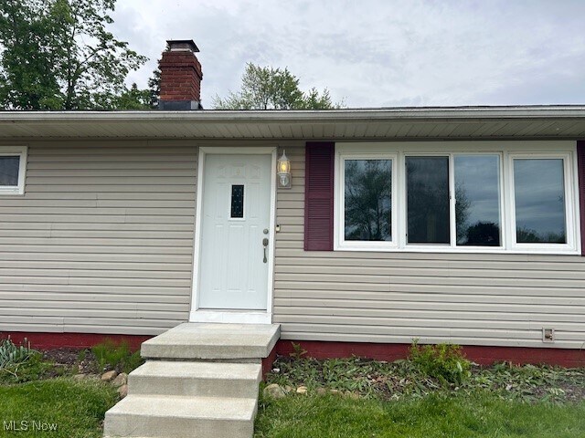 801 Howell St in Sheffield Lake, OH - Building Photo