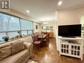 6 Meadowbrook Rd in Toronto, ON - Building Photo - Building Photo