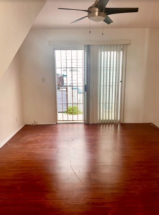 19 Ozone Ave in Los Angeles, CA - Building Photo - Building Photo