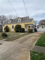 536 Fishermans Rd in Norfolk, VA - Building Photo