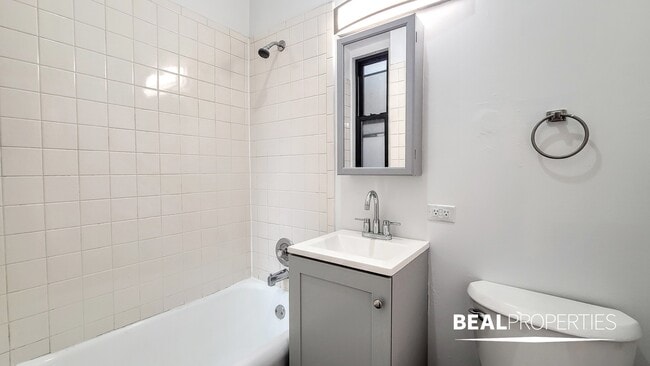 635 W Barry Ave in Chicago, IL - Building Photo - Building Photo