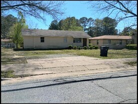 1511 Madden Rd in Jacksonville, AR - Building Photo