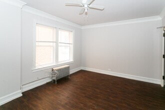 6748 N Ashland Ave in Chicago, IL - Building Photo - Building Photo