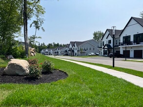 Elements at Saratoga Lake in Saratoga Springs, NY - Foto de edificio - Building Photo