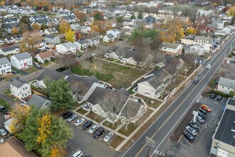Woodbridge Elderly Housing in Woodbridge, CT - Foto de edificio - Building Photo