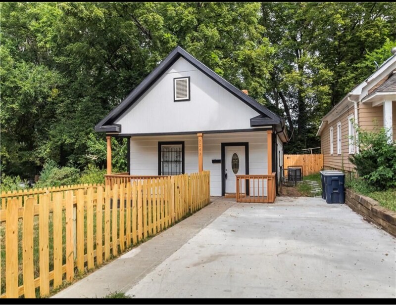 2243 Spruce Ave in Kansas City, MO - Foto de edificio