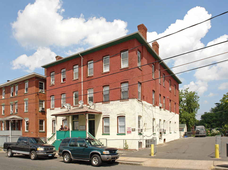 18-20 Lawrence St in Hartford, CT - Foto de edificio