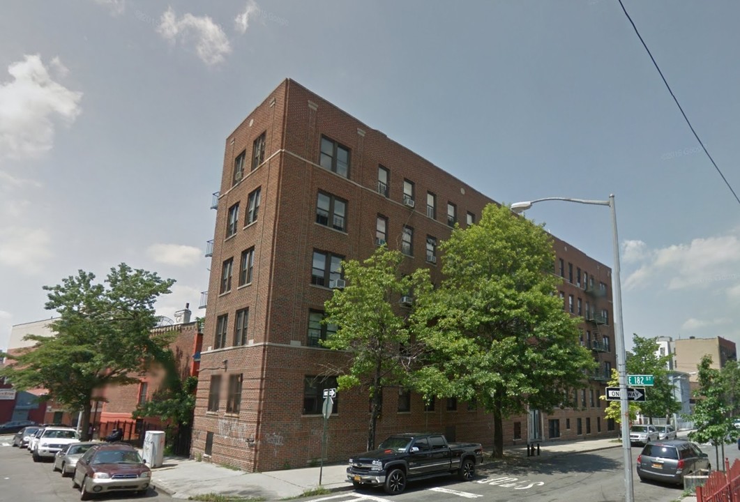 2235 Bassford Ave in Bronx, NY - Building Photo