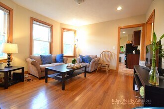 141 Nottinghill Rd, Unit 1 in Boston, MA - Foto de edificio - Building Photo