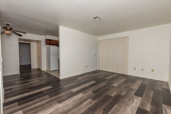 2606 S Durango Dr in Las Vegas, NV - Building Photo - Building Photo