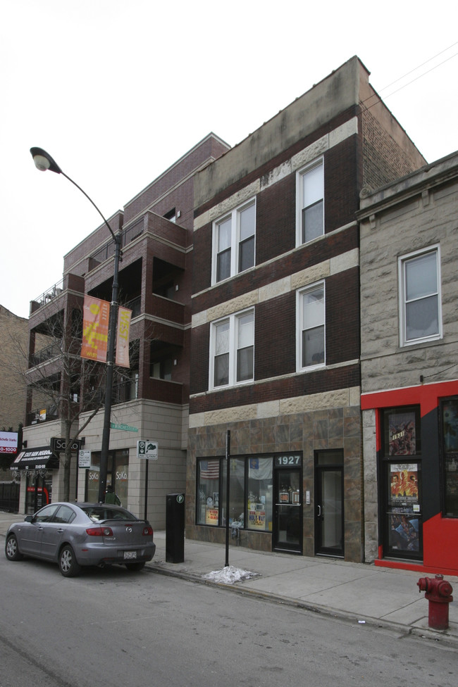 1927 W Chicago Ave in Chicago, IL - Building Photo - Building Photo