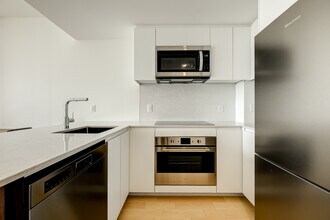 1200 Jeanne-Mance Rue in Montréal, QC - Building Photo - Building Photo