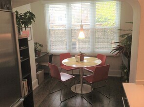 1251 W Columbia Ave, Unit #1 in Chicago, IL - Building Photo - Building Photo