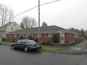 2620-2634 SE Ash St in Portland, OR - Building Photo - Building Photo