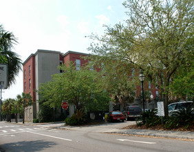 The Canterbury House in Charleston, SC - Foto de edificio - Building Photo