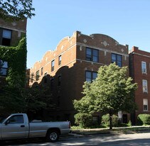 1657 W Addison St Apartments