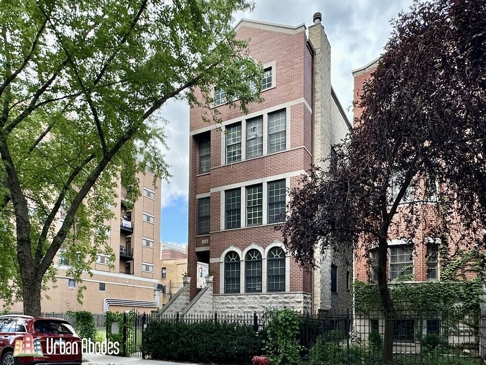 934 W Leland Ave, Unit 1 in Chicago, IL - Foto de edificio