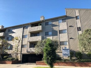 3709 Watseka Ave, Unit 309 in Los Angeles, CA - Building Photo - Building Photo