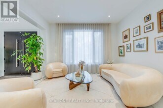 2620 Mississauga Rd in Mississauga, ON - Building Photo - Building Photo