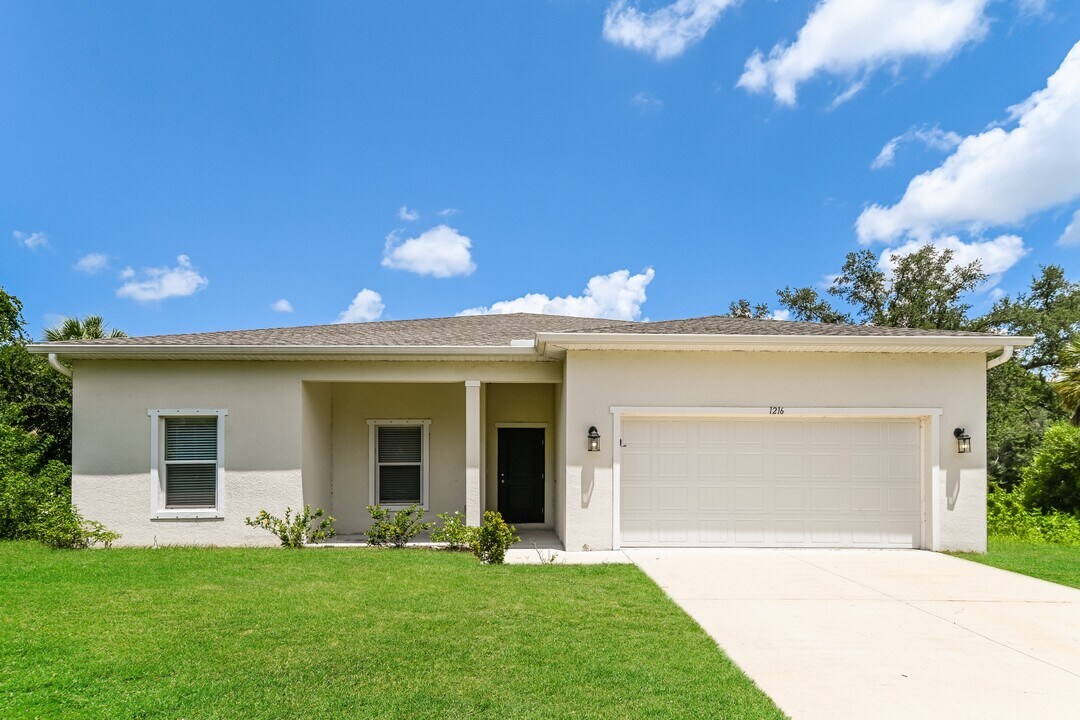 1216 Eden Ave in Port Charlotte, FL - Building Photo