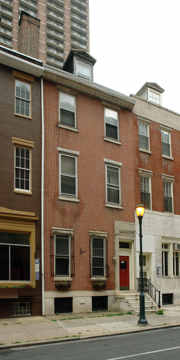 1429 Spruce St in Philadelphia, PA - Building Photo