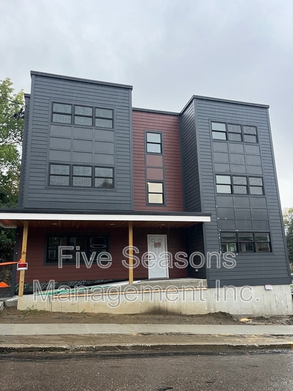 property at 199 King St