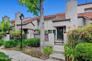 959 Via Colinas in Westlake Village, CA - Building Photo
