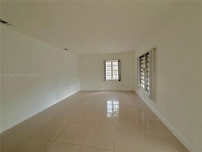 435 NW 44th Ave in Miami, FL - Foto de edificio - Building Photo