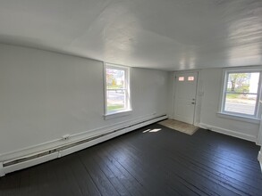 572 S Main St in Chambersburg, PA - Foto de edificio - Building Photo