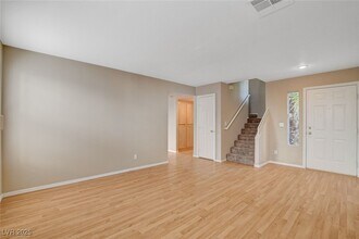 1904 Verbania Dr in Las Vegas, NV - Building Photo - Building Photo