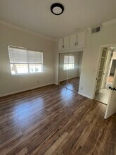 1072 Laguna Ave in Los Angeles, CA - Foto de edificio - Building Photo