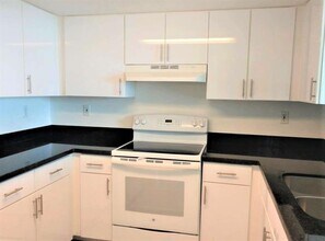 3000 Coral Wy in Coral Gables, FL - Building Photo - Building Photo