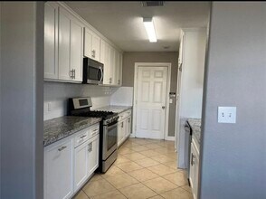 10510 Linsley Lane in Houston, TX - Foto de edificio - Building Photo