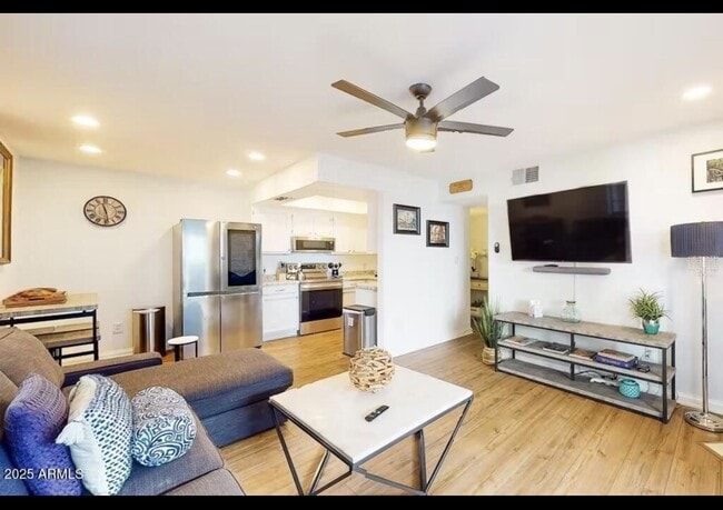 3002 N 70th St in Scottsdale, AZ - Foto de edificio - Building Photo