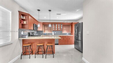 8261 SW 27th St in Miami, FL - Building Photo - Building Photo