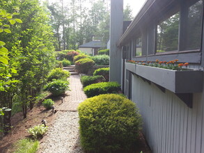 13 Laurel Ln in Avon, CT - Building Photo - Building Photo