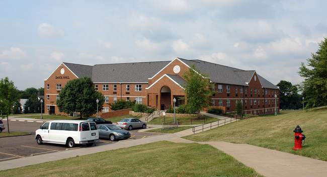 DeVol Hall in Canton, OH - Foto de edificio - Building Photo